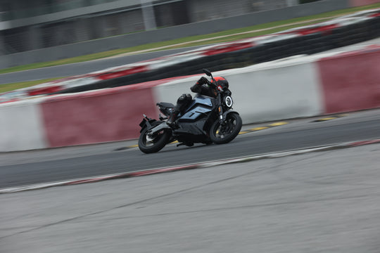 RQi_Lifestyle_Image_Track